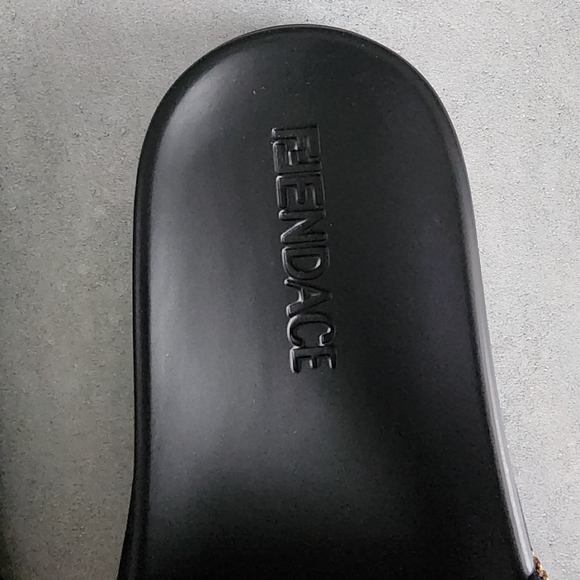 Fendance limited edition slides - Picture 8 of 8